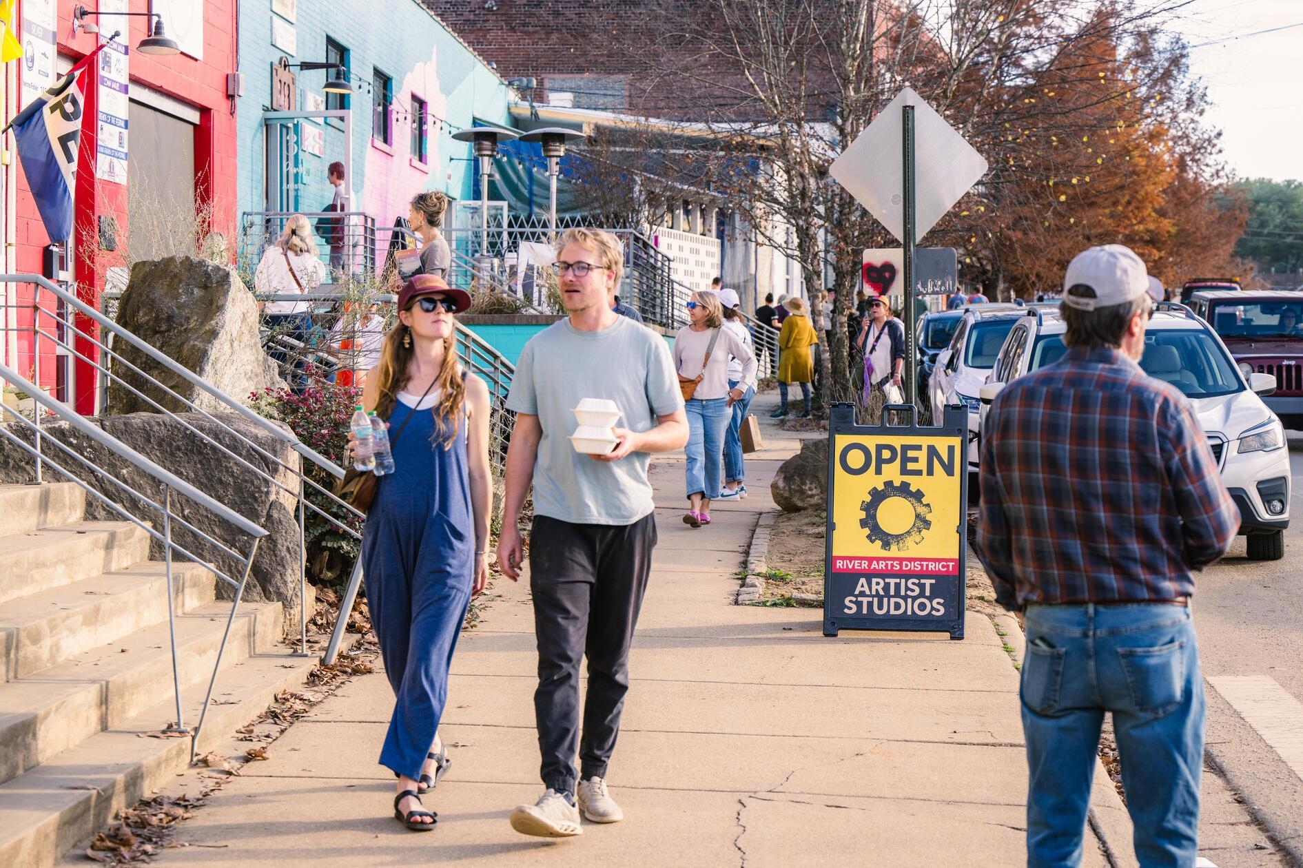Streetstyle in Asheville: Die Stadt ist alternativ und hip. Zudem gibt es im "River Arts District" eine florierende Kunstszene.