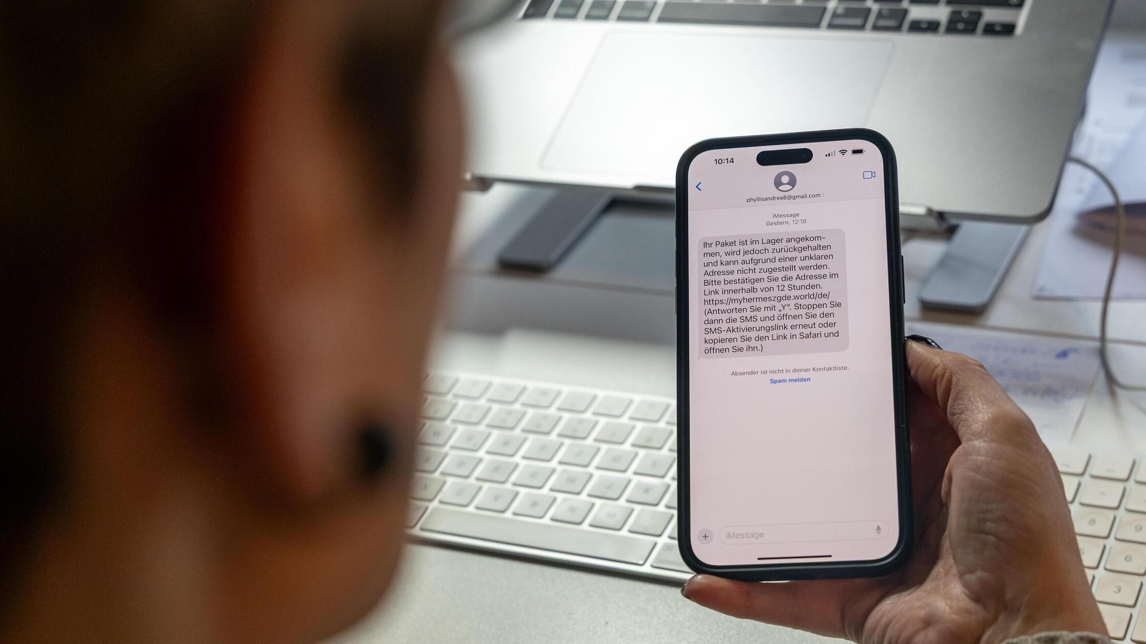 Cyber-Betrug: Gefälschte Paket-SMS mit Phishing-Li