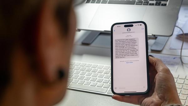 Cyber-Betrug: Gefälschte Paket-SMS mit Phishing-Li