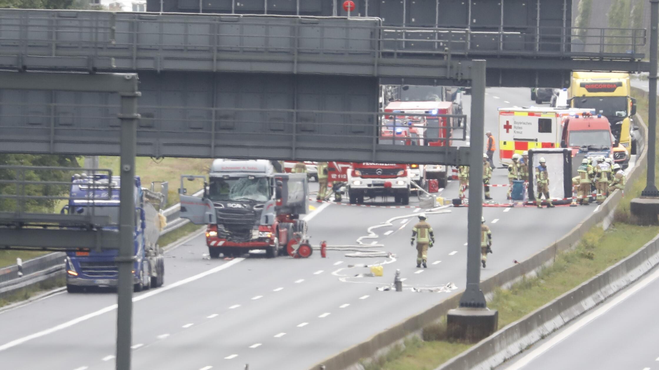 Achtung, Gefahrstoff läuft aus: A6 bei Nürnberg nach Lkw-Unfall gesperrt