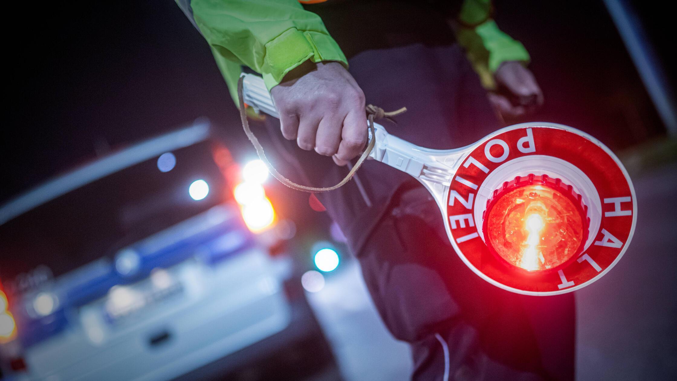 Polizeikontrolle der nächtlichen Ausgangsbeschränk