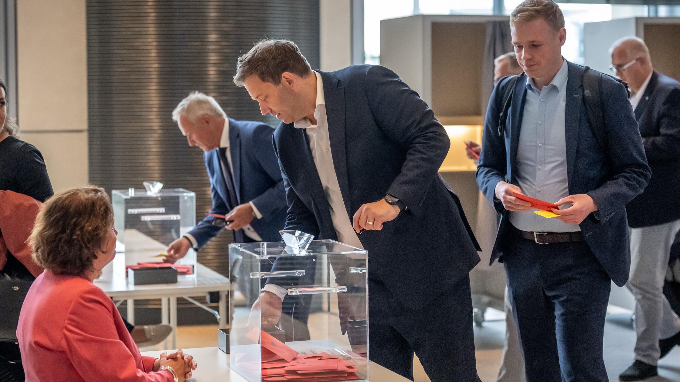 Nach Debakel: Drei neue Verfassungsrichter vom Bundestag gewählt