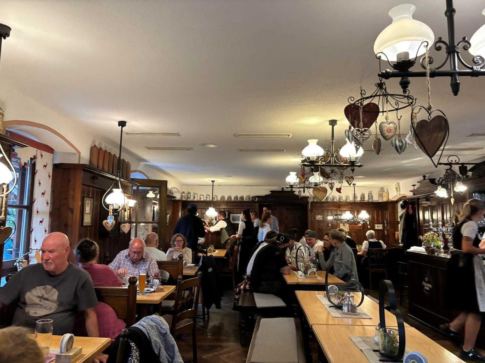 Innenansicht des "Oberen Wirt": So stellt man sich ein Wirtshaus vor.