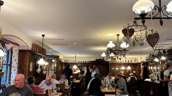 Innenansicht des "Oberen Wirt": So stellt man sich ein Wirtshaus vor.