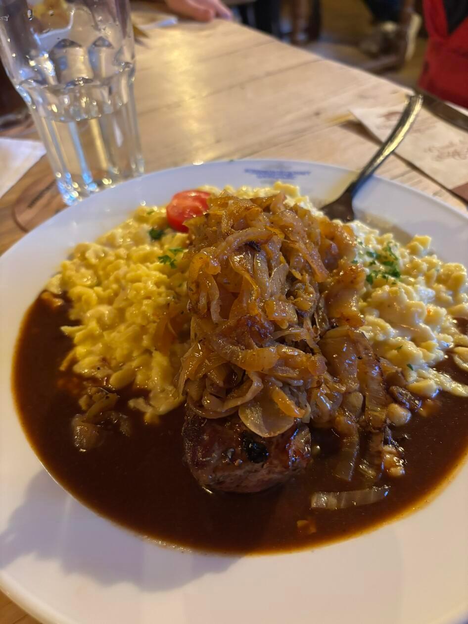 Ein Klassiker auf der Karte: Allgäuer Zwiebelrostbraten.