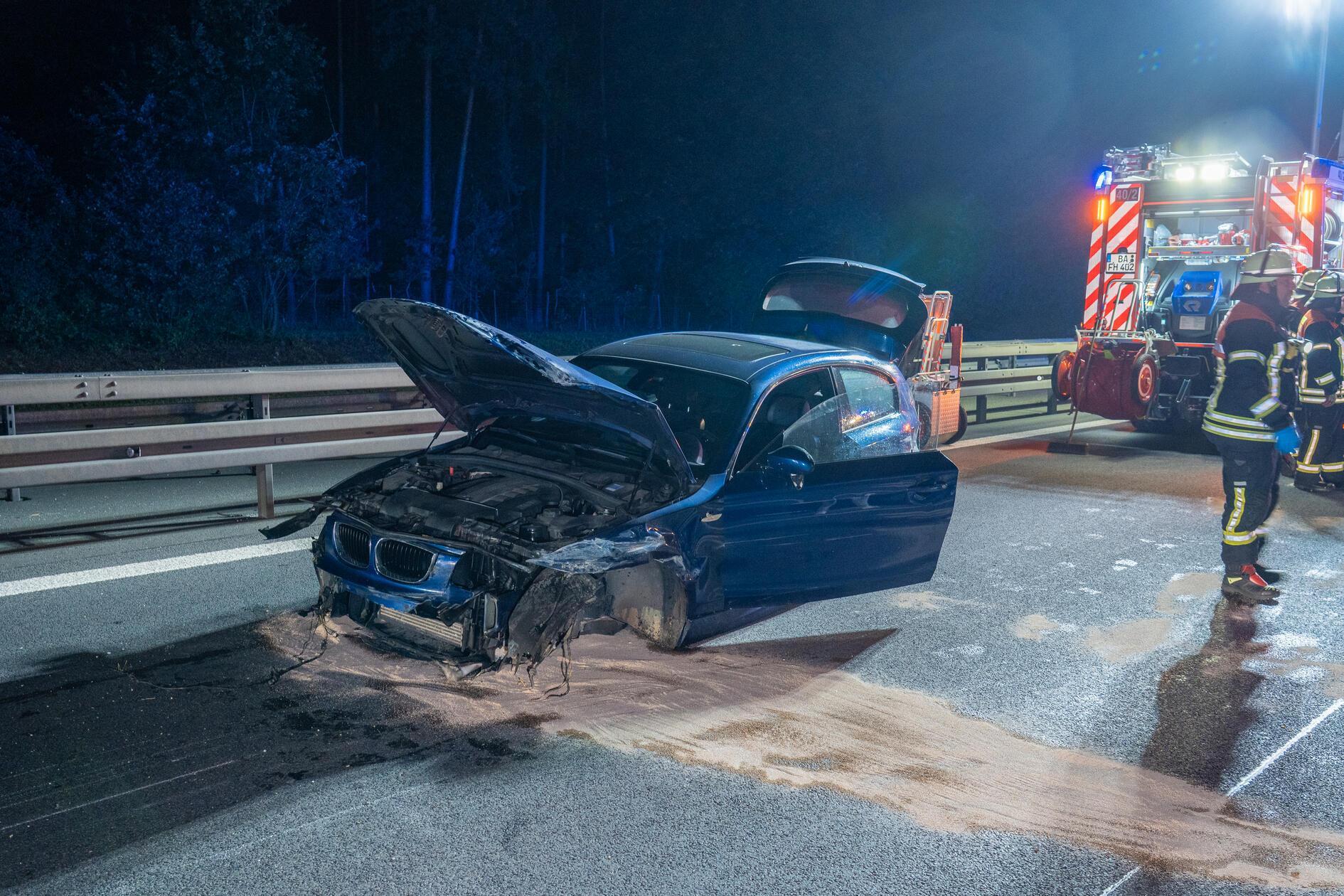 Am späteren Samstagabend kam es auf der A73 kurz vor der Abfahrt Bamberg-Süd zu einem Verkehrsunfall mit einem flüchtigen Fahrzeug.