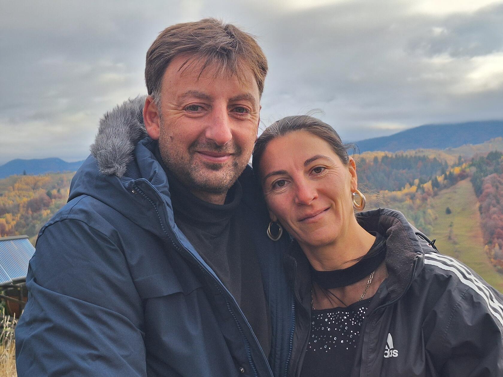 Catalin Duda hat sein gleichnamiges Gästehaus 2020 eröffnet und managt es weitgehend allein. Seine Partnerin hilft ihm in den Ferien.