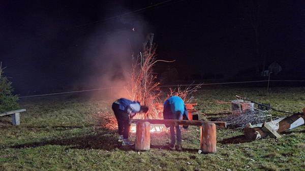 Was kann es Schöneres geben als ein Lagerfeuer unter sternklarem Himmel?