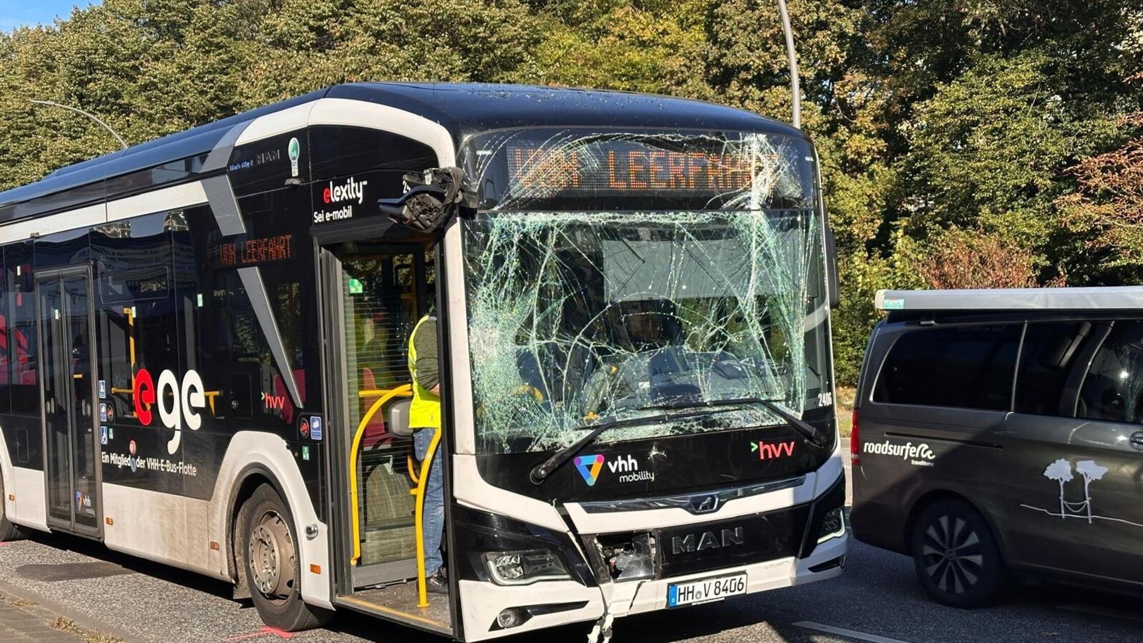 Zahl der Verletzten bei Busunfall in Hamburg steigt auf 20