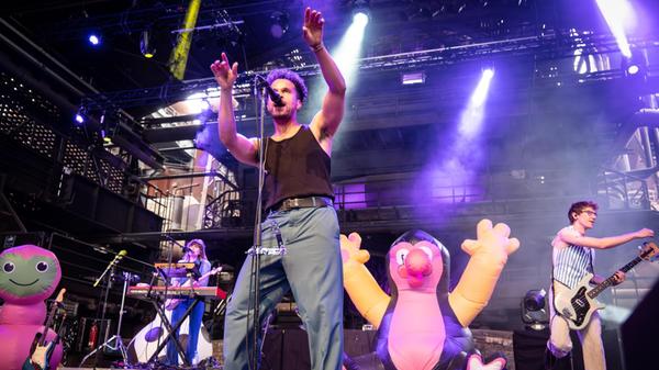 Süddeutschlands größtes Club- und Showcase Festival, das Nürnberg Pop Festival, geht in die nächste Runde. Von Donnerstag, 8., bis Samstag, 10. Oktober, zeigen sich bei dem Event unzählige Formationen aus der ganzen Welt in verschiedenen Venues der Innenstadt. Los geht's am ersten Abend mit der Verleihung des Nürnberger Popkulturpreises Gunda im Deutschen Museum. Start: 19 Uhr.