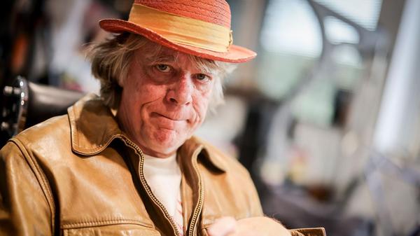 Musiker und Komiker Helge Schneider ist einmal mehr auf Tour. Der Herr mit dem ganz besonderen Humor legt am Samstag, 11. Oktober, einen Halt in der Erlanger Heinrich-Lades-Halle ein. Der unter dem Motto "Ein Mann und seine Musik" stehende Abend beginnt um 20 Uhr.