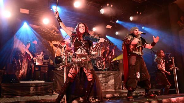 Die fränkische Mittelalter-Rock Formation Feuerschwanz entert die Stadthalle Fürth. Mit ihnen tun das die Dark-Metaller von Lord of the Lost. Das Doppelkonzert am Samstag, 11. Oktober, beginnt um 18.30 Uhr.