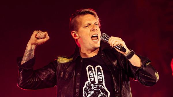 The Dark Tenor ist zurück auf der Bühne. Mit einer neuen Show und neuen Songs im Gepäck kommt der in Österreich geborene Künstler am Donnerstag, 16. Oktober, in die Nürnberger Meistersingerhalle. Das Konzert, bei dem sich Klassik und Rock die Hand reichen, beginnt um 20 Uhr.