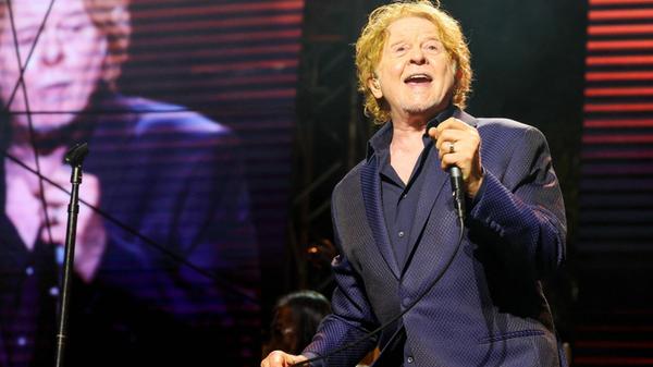 Mick Hucknall und seine Band Simply Red feiern in diesem Jahr ihr 40-jähriges Bandjubiläum. Im Rahmen der dazugehörigen Tour gastiert die Truppe, die im Laufe der Zeit über 60 Millionen Alben verkauft hat, in der Nürnberger PSD Bank Arena. Beginn: 20 Uhr.