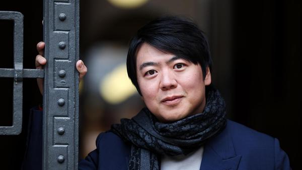 Der chinesische Wunderpianist Lang Lang gab als Fünfjähriger sein erstes Konzert und gewann zugleich einen ersten Klavierwettbewerb. Mittlerweile ist Lang Lang einer der bekanntesten klassischen Pianisten unserer Zeit. Bei seinem Gastspiel am Samstag, 24. Oktober, in der Meistersingerhalle Nürnberg spielt der Chinese Meisterwerke der europäischen Romantik. Beginn: 20 Uhr.