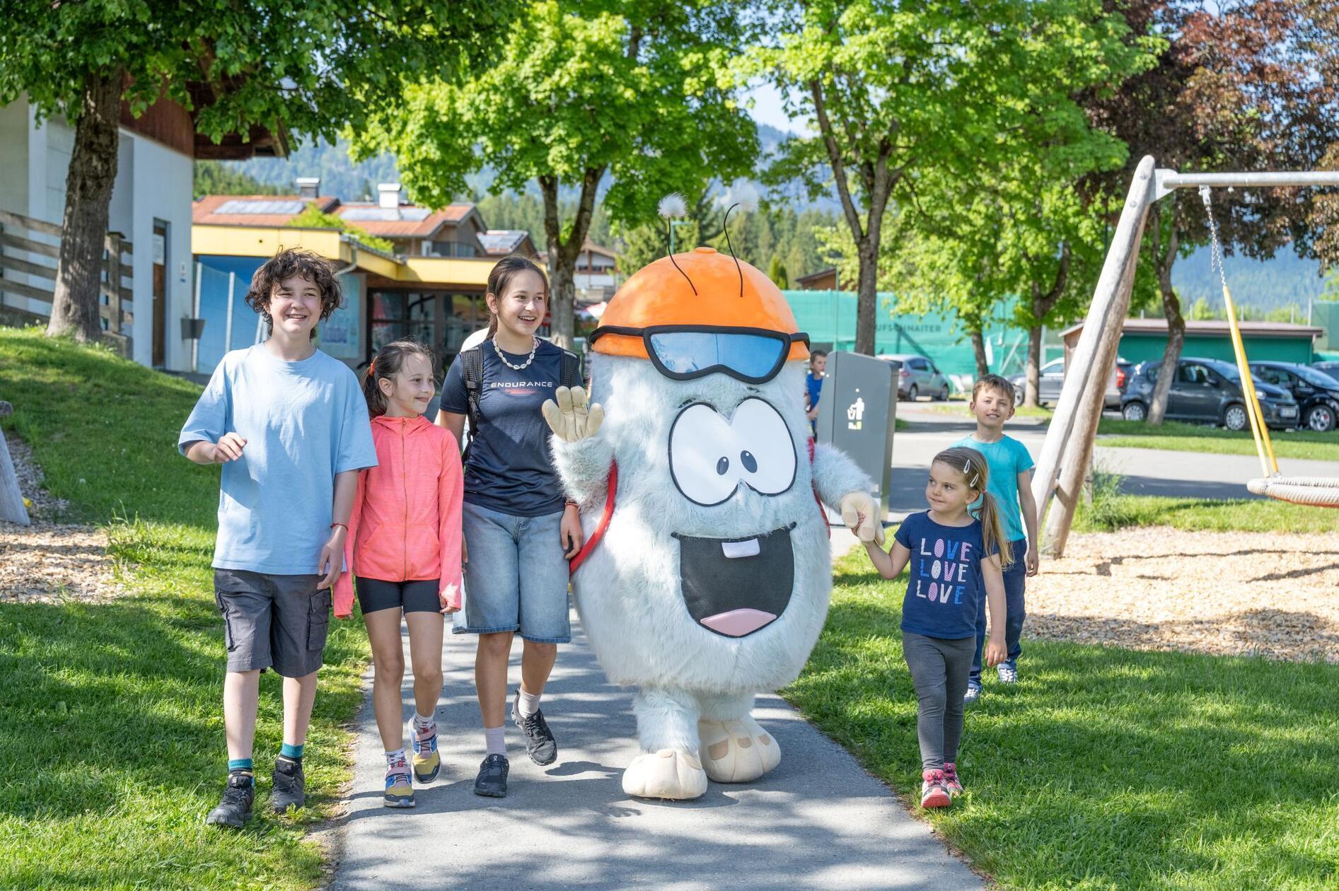Wenn das Rätsel gelöst ist, können sich die Kinder sogar einen Preis in einem der Tourismusbüros abholen. Vielleicht sieht man das ein oder andere Mal auch Yappy, das Yak, auf dem Rätselweg über den Weg laufen.