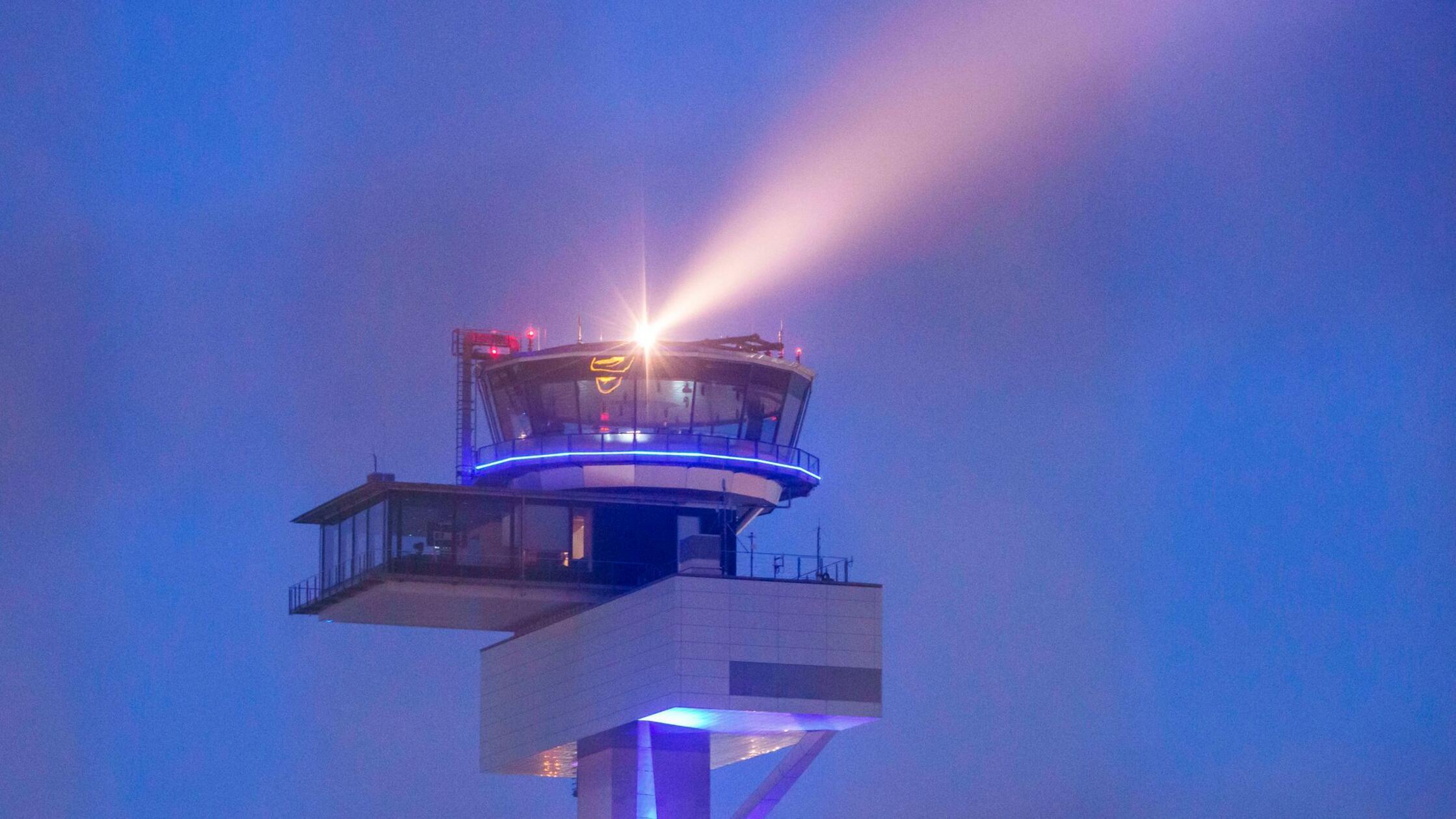 Schock für 83 Passagiere: Rauch im Cockpit - Maschine kehrt nach Frankfurt zurück