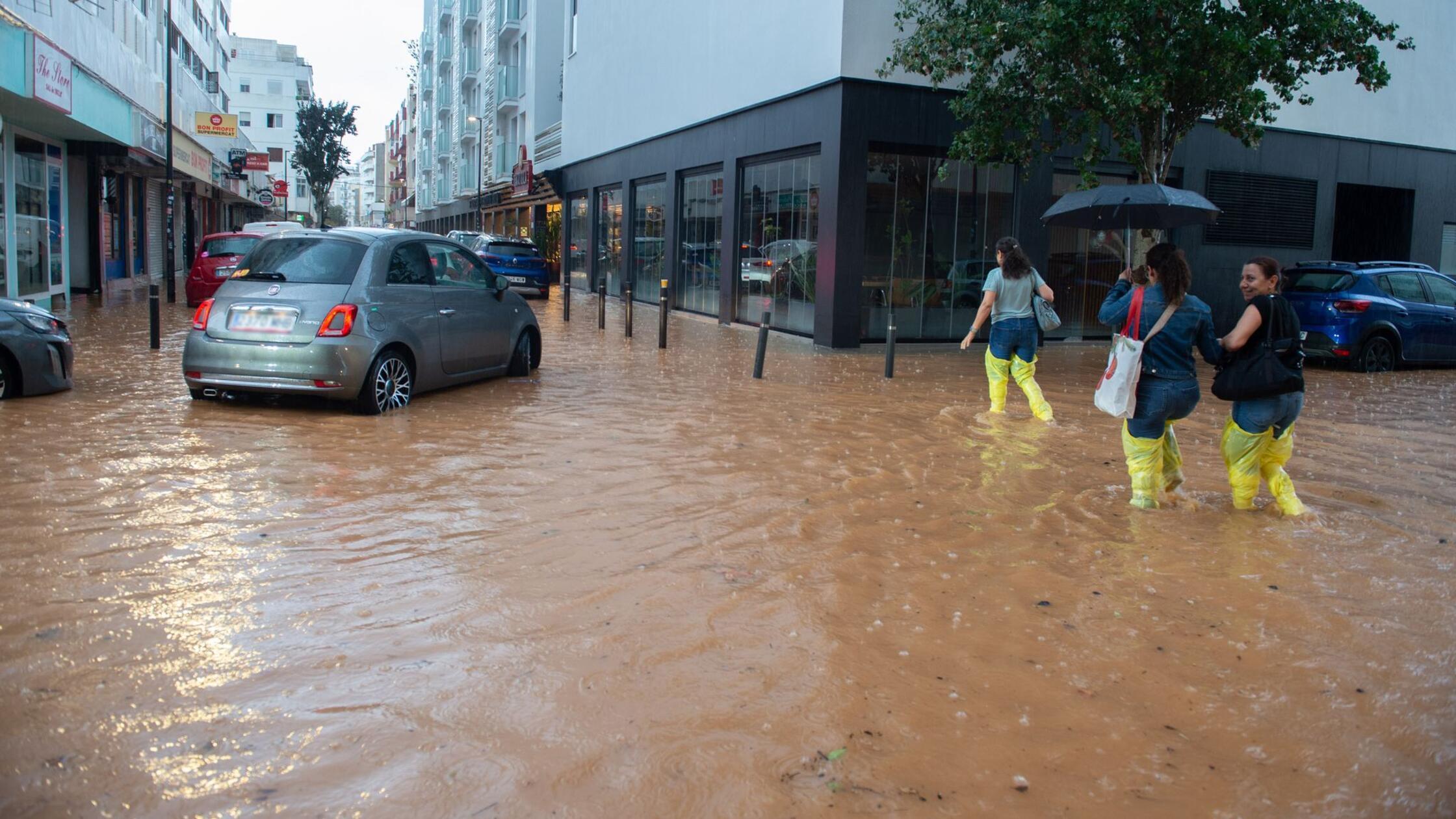 Urlaubsparadies unter Wasser: Rekordregen auf Ibiza - Felssturz und Hotel-Evakuierung