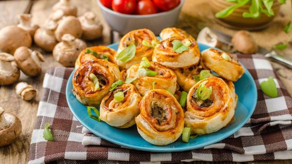 Pizza snails puff pastry Copyright: xPeteerSx Pant