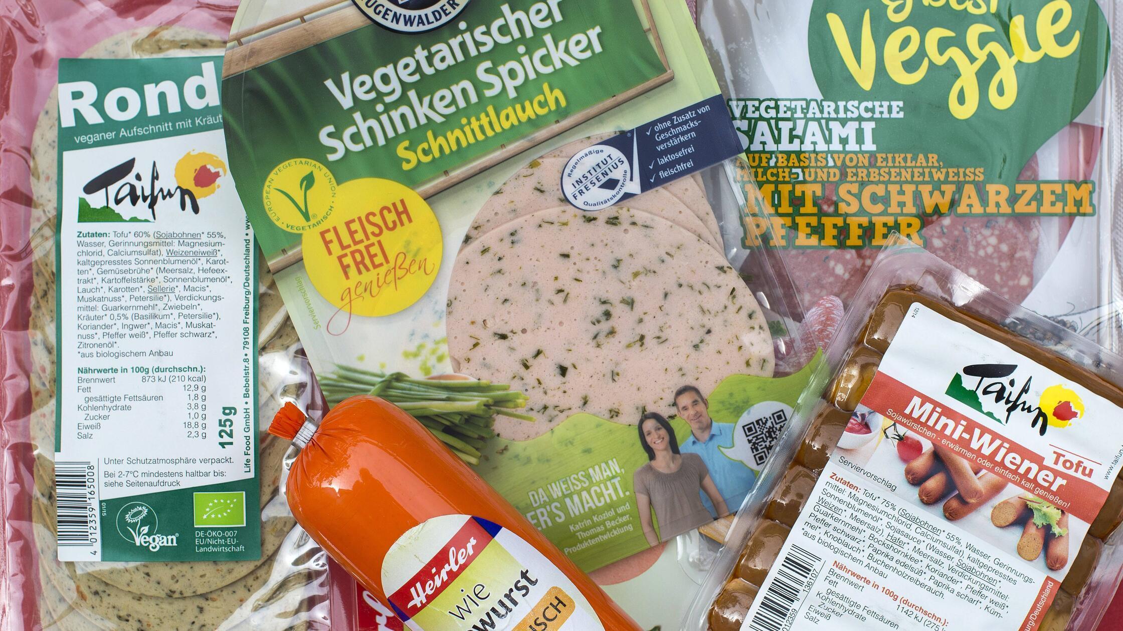 Vegane- und vegetarische Wurstersatzprodukte (Foto