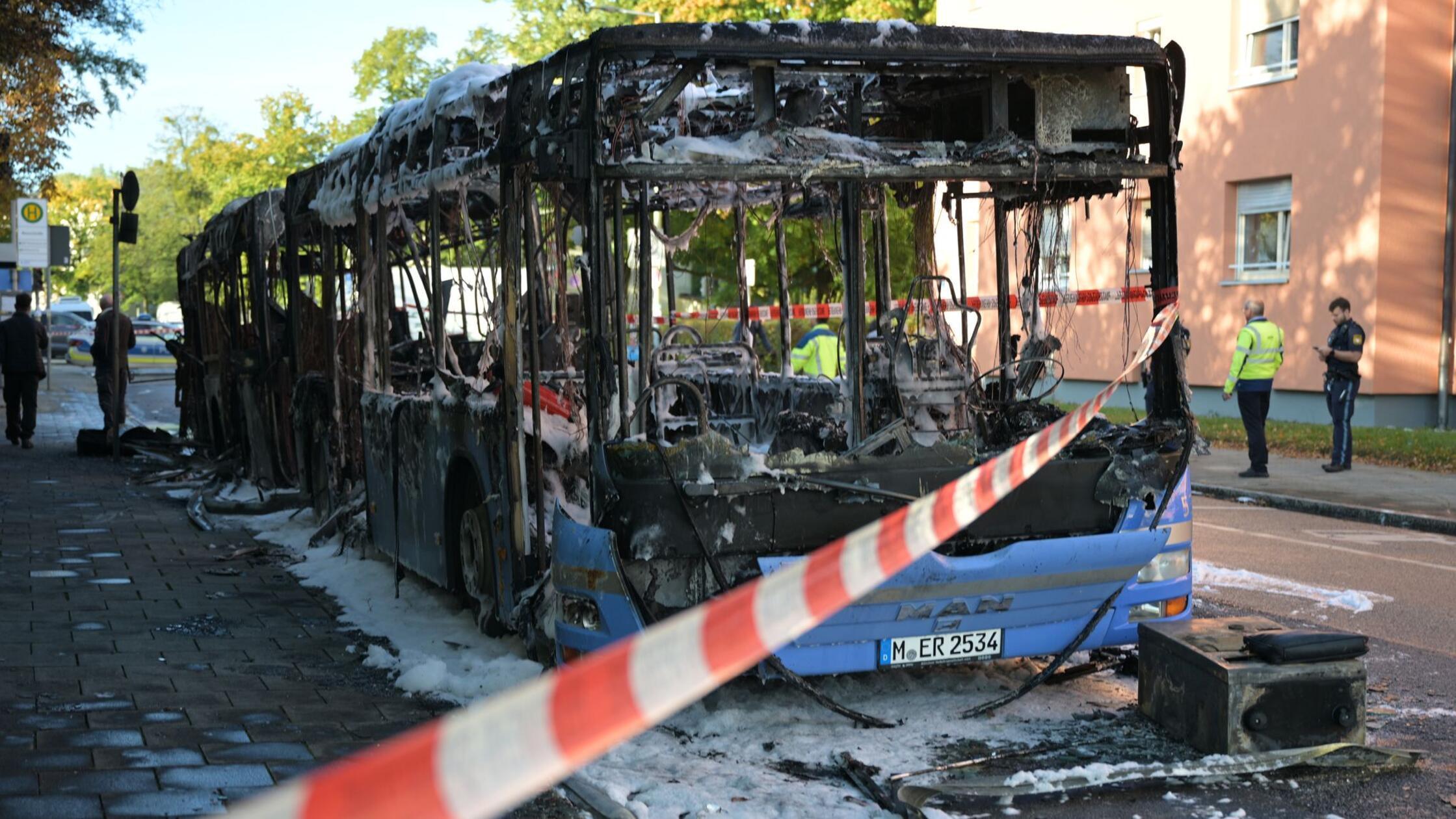 V Münchnu med vožnjo zagorel mestni avtobus