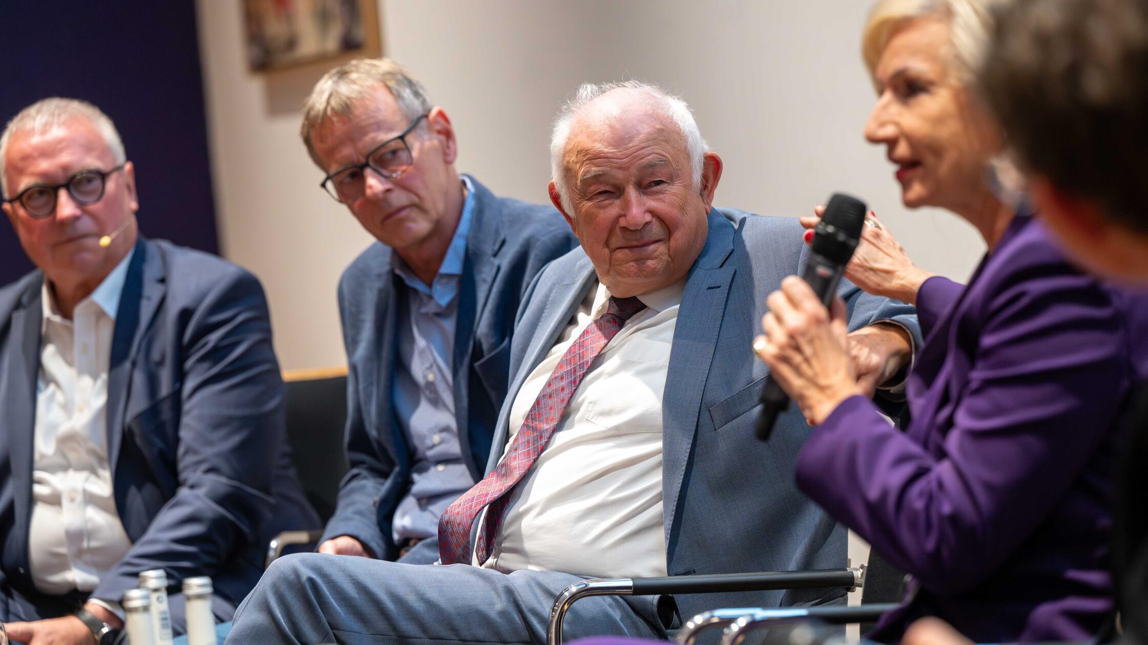 80Jahre_NN_081025_as_23