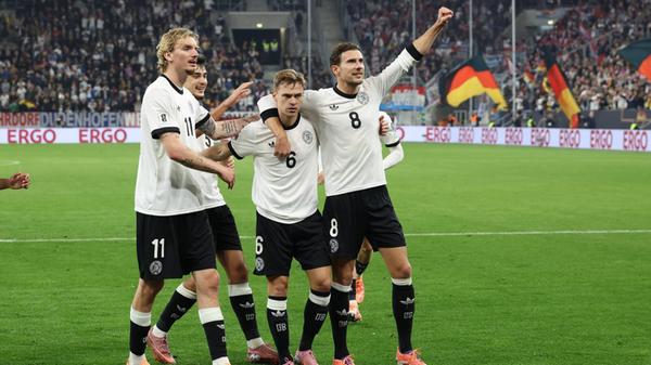 Torjubel von Joshua Kimmich 6 Deutschland zum 2:0