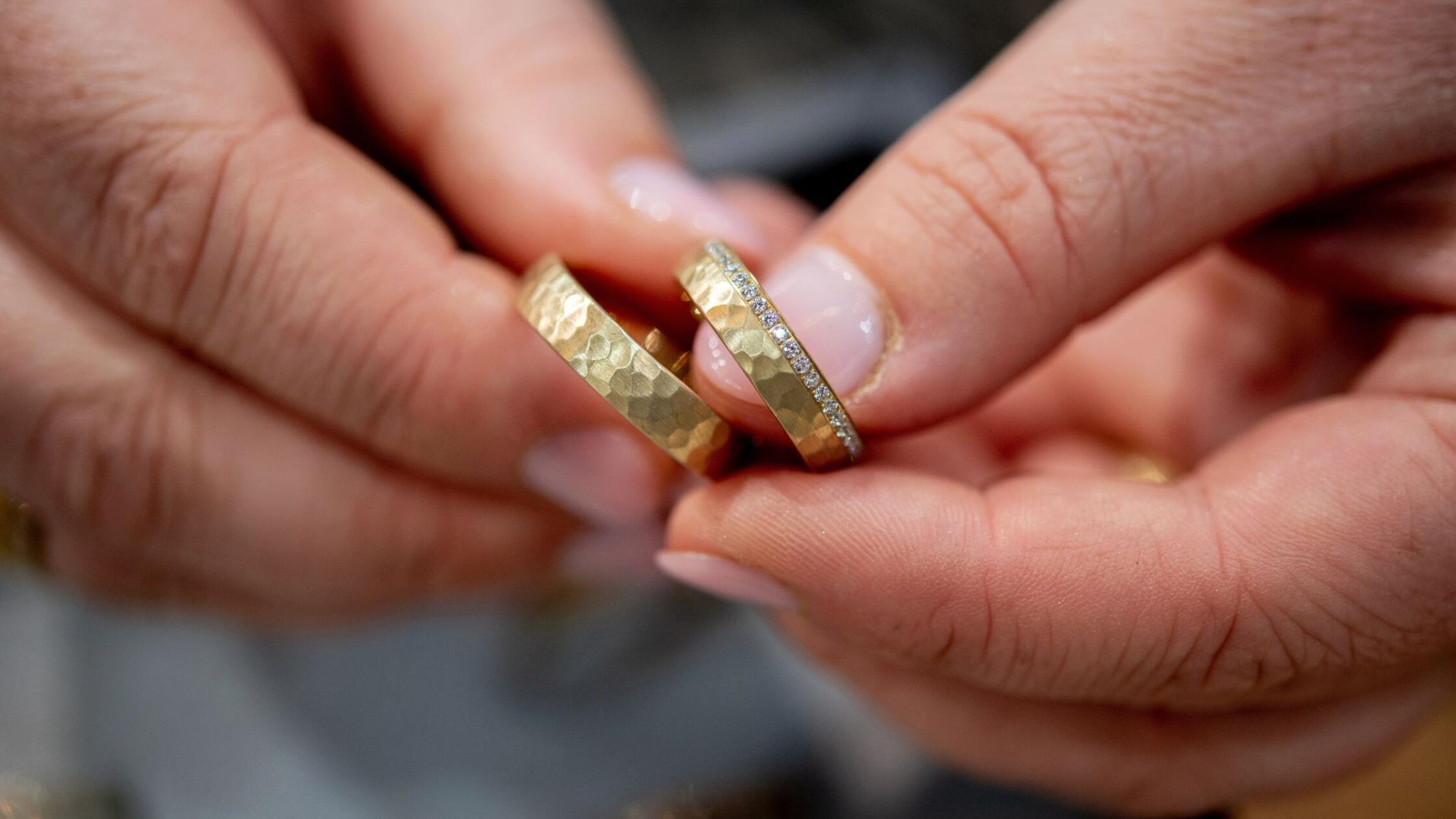 „Es sah aus wie eine Kinokomödie - nur echt“: Braut erwischt Bräutigam in flagranti