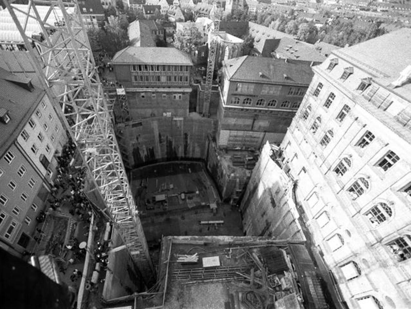 Am 22. Dezember 2001 war es dann so weit, nach zwei Jahren Bauzeit eröffnete das 60 Millionen Mark teure Projekt in 30 Metern Tiefe.