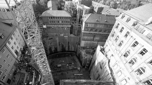 Am 22. Dezember 2001 war es dann so weit, nach zwei Jahren Bauzeit eröffnete das 60 Millionen Mark teure Projekt in 30 Metern Tiefe.
