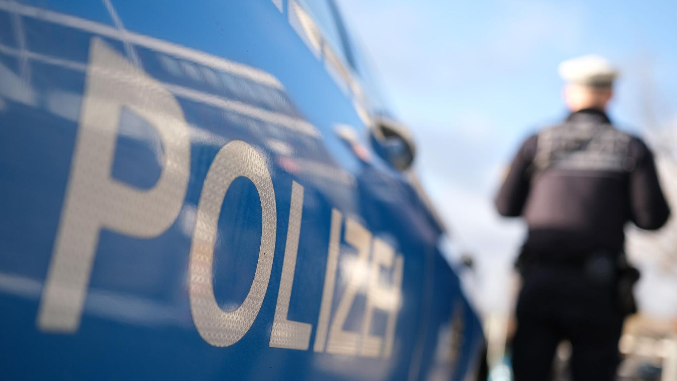 In Haus von Ex-Frau eingedrungen: Vater soll Tochter getötet haben - Polizei schießt ihn an