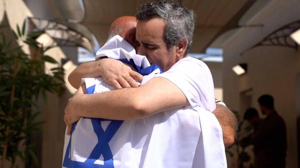 Returned hostage Omari Miran reuniting with his fa