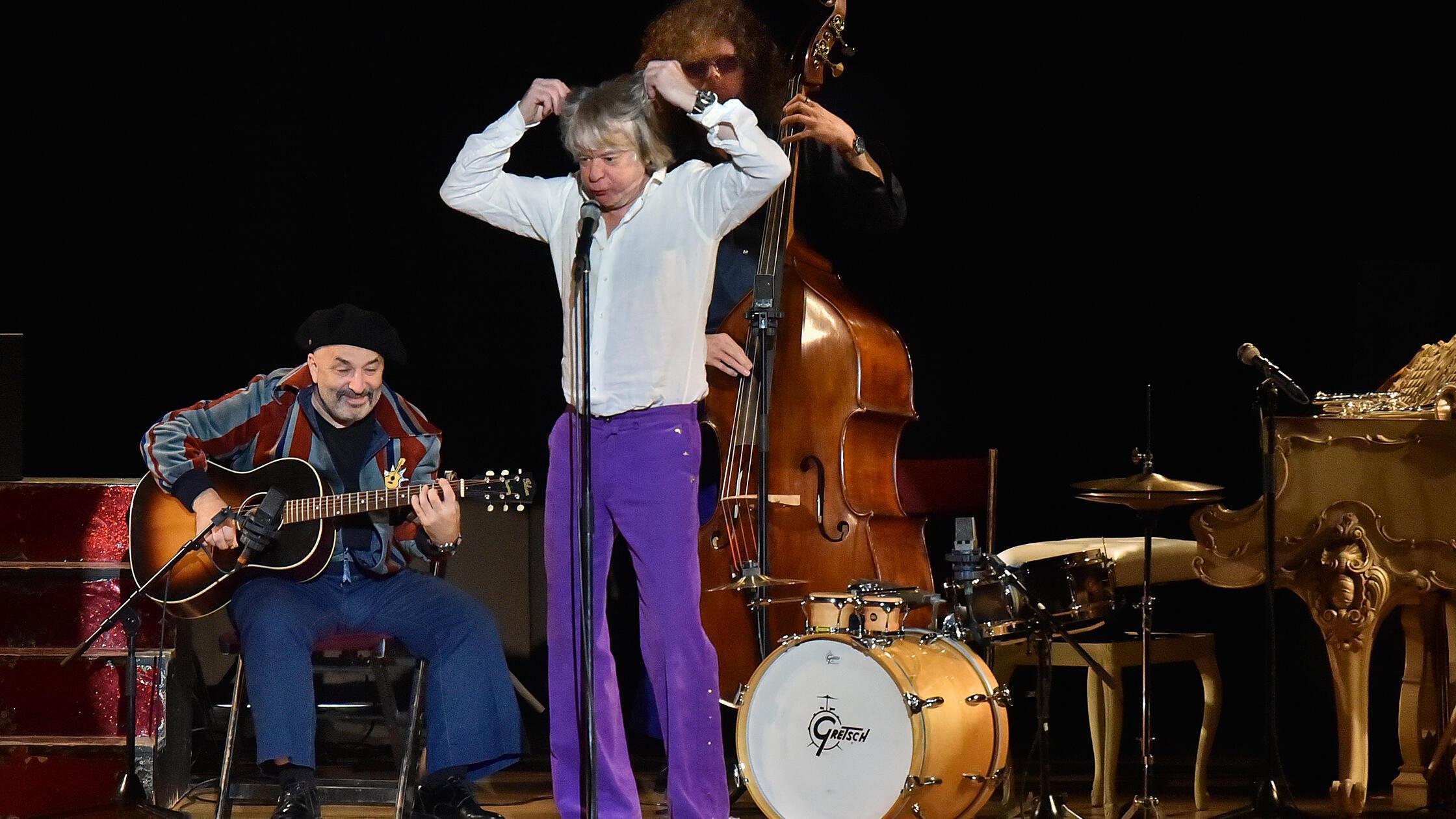 Motiv: Helge Schneider, Ladeshalle