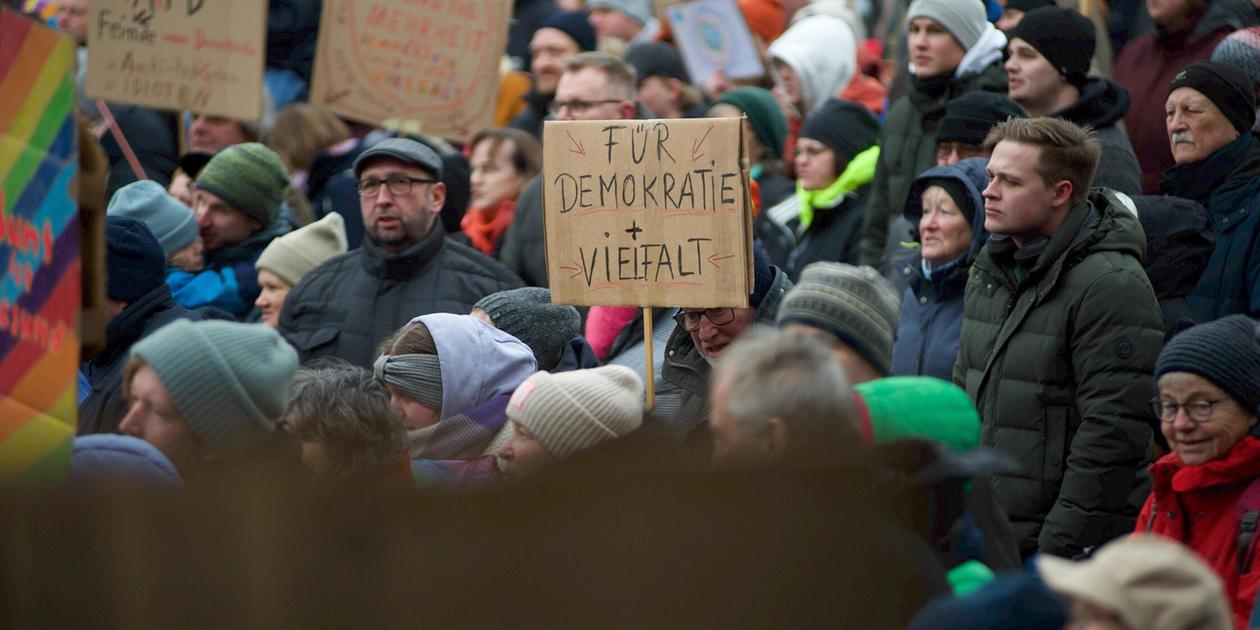 Correctiv und Katapult veröffentlichen „100 Karten über Rechtsextremismus"