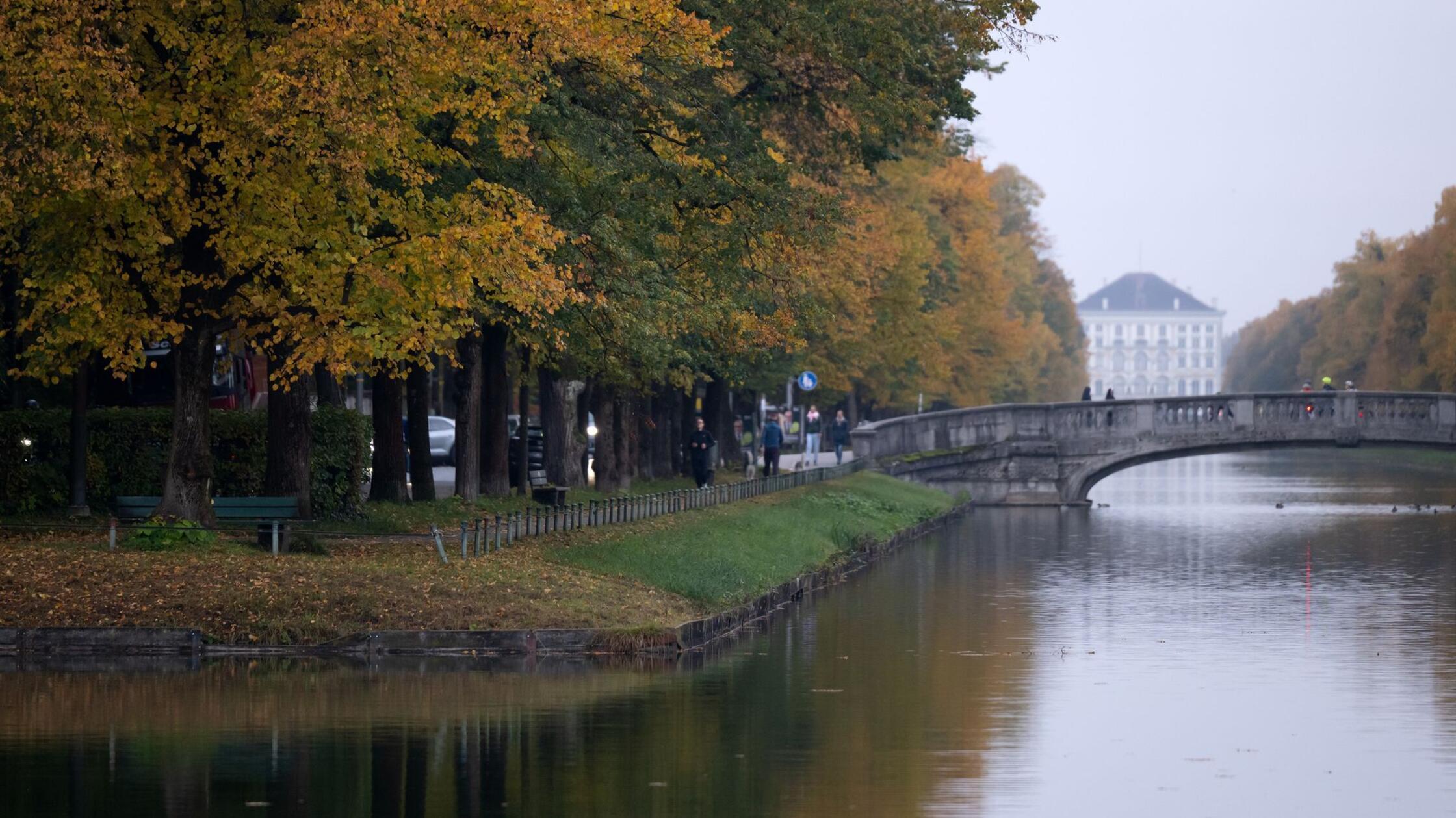 „Ruhiges Herbstwetter“ in Franken: Nebel, Nieselregen und vereinzelt Sonne - nachts Frost möglich
