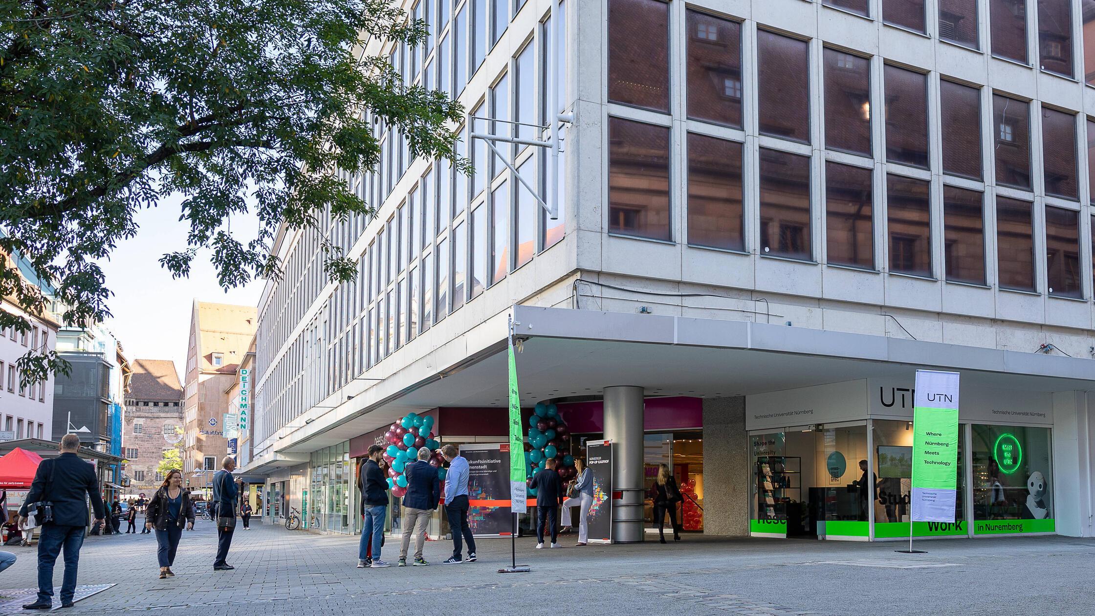 Startschuss für WOW Wöhrl Outlet im ehemaligen Kau