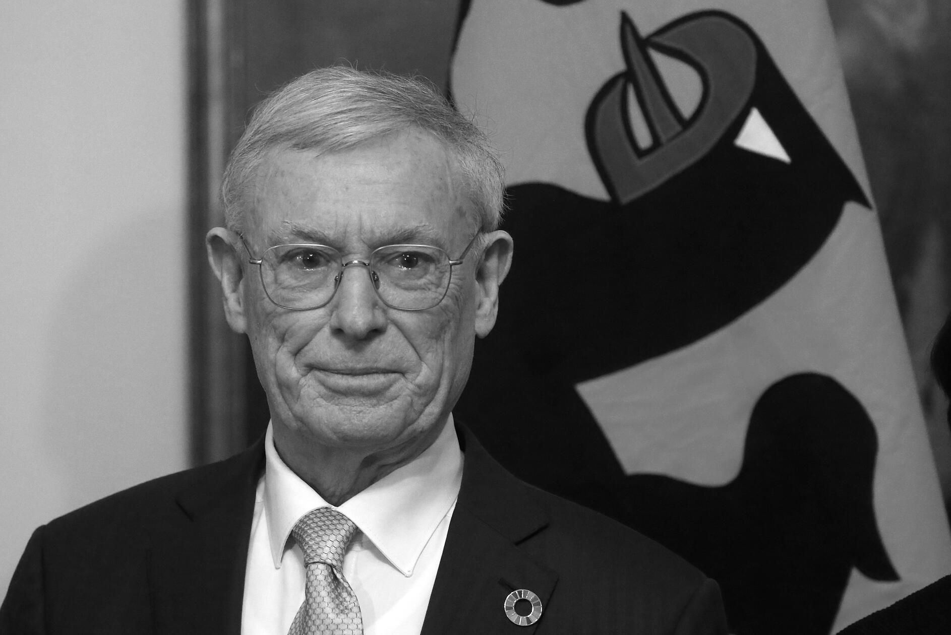 Am Vormittag des 1. Februar 2025 ist Horst Köhler verstorben. Der frühere Bundespräsident der BRD erlag einer kurzen, aber schweren Krankheit. Köhler wurde 81 Jahre alt. Zwischen 2004 und 2010 hatte er das Amt des Bundespräsidenten inne.