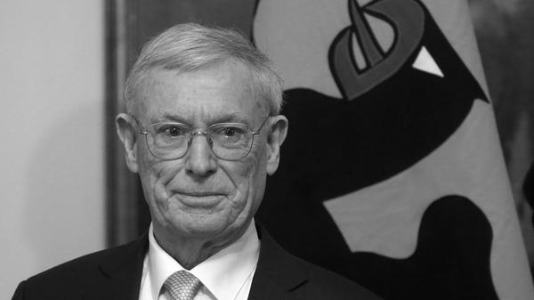 Am Vormittag des 1. Februar 2025 ist Horst Köhler verstorben. Der frühere Bundespräsident der BRD erlag einer kurzen, aber schweren Krankheit. Köhler wurde 81 Jahre alt. Zwischen 2004 und 2010 hatte er das Amt des Bundespräsidenten inne.