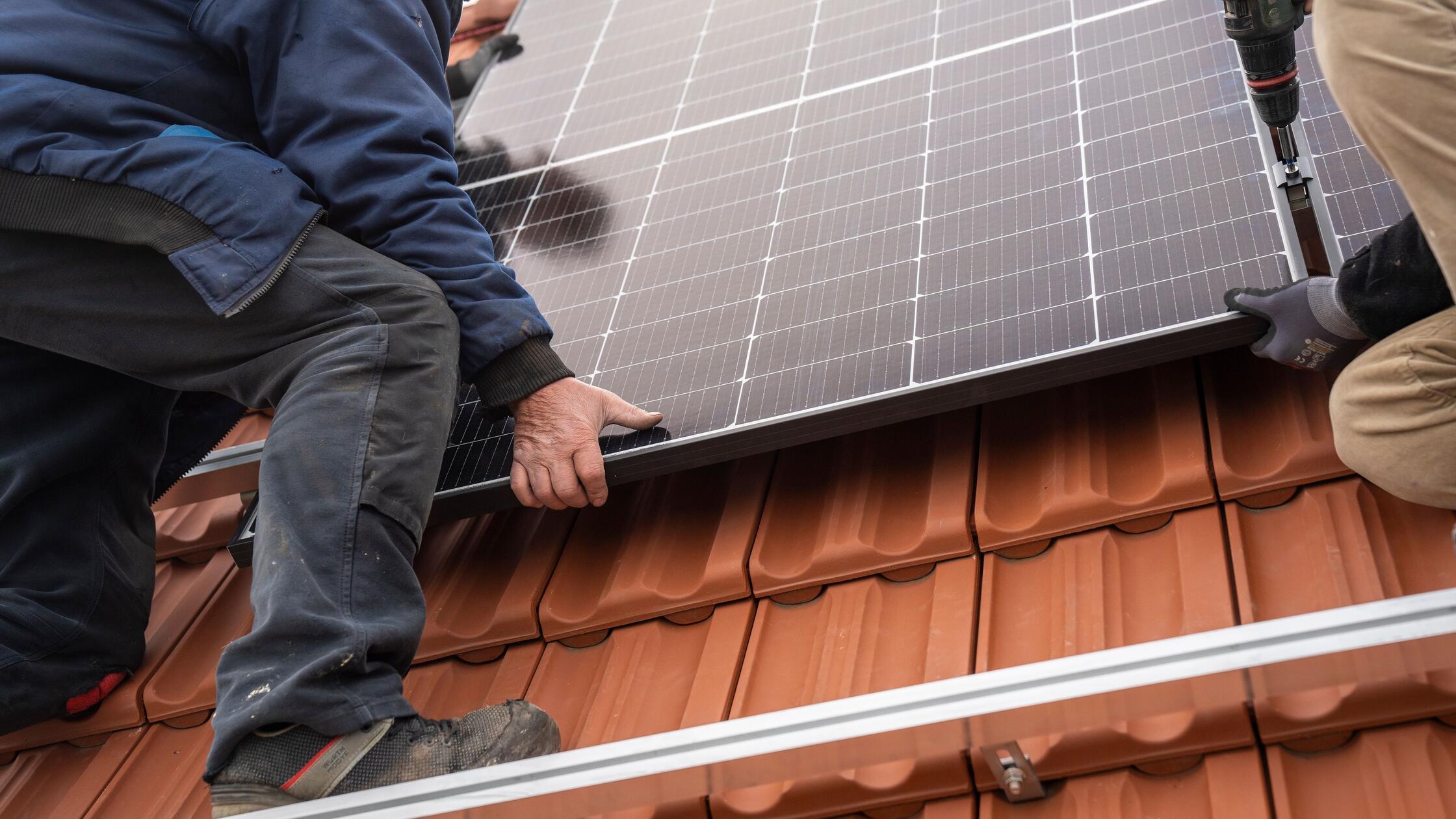 Montage einer Photovoltaikanlage1124.jpg