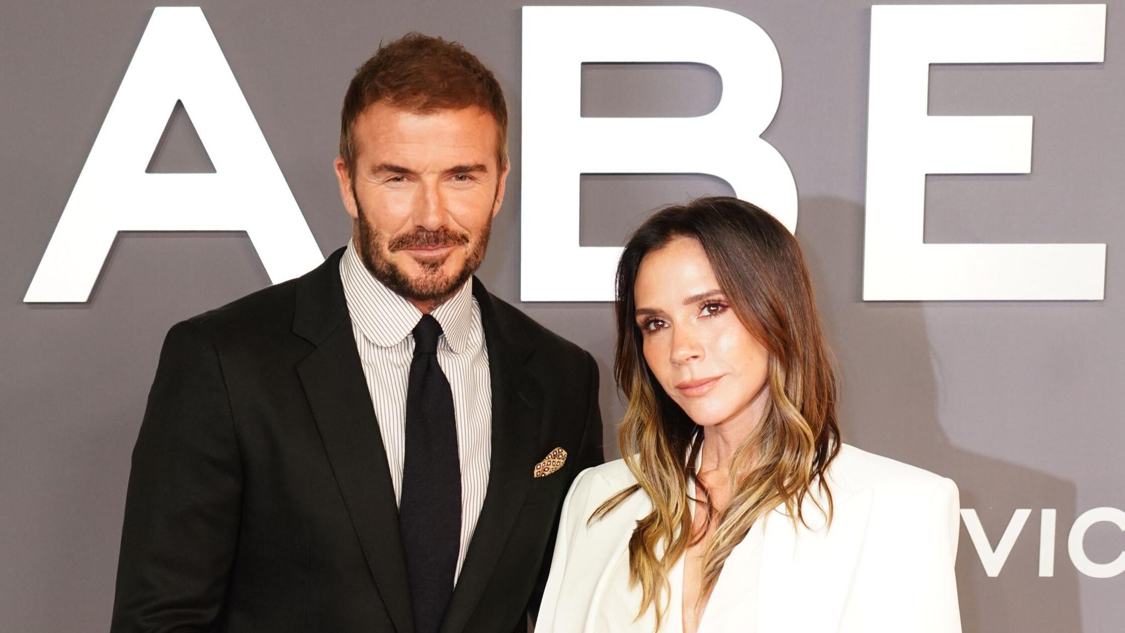 „Bleib weg!“ - David stichelt beim Kochen gegen Victoria