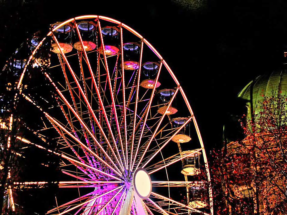 Riesenrad im Winterdorf Riesenrad im Winterdorf