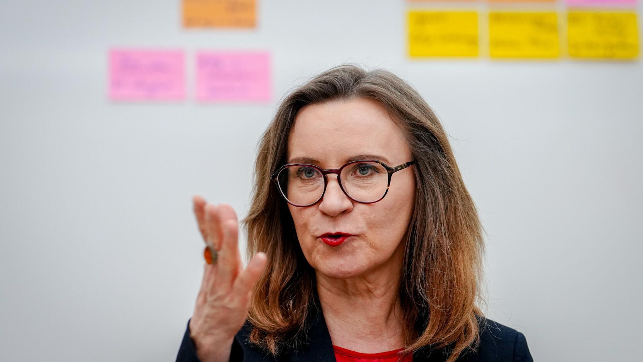 Chefin von DB Cargo muss gehen - Sigrid Nikutta verliert Job