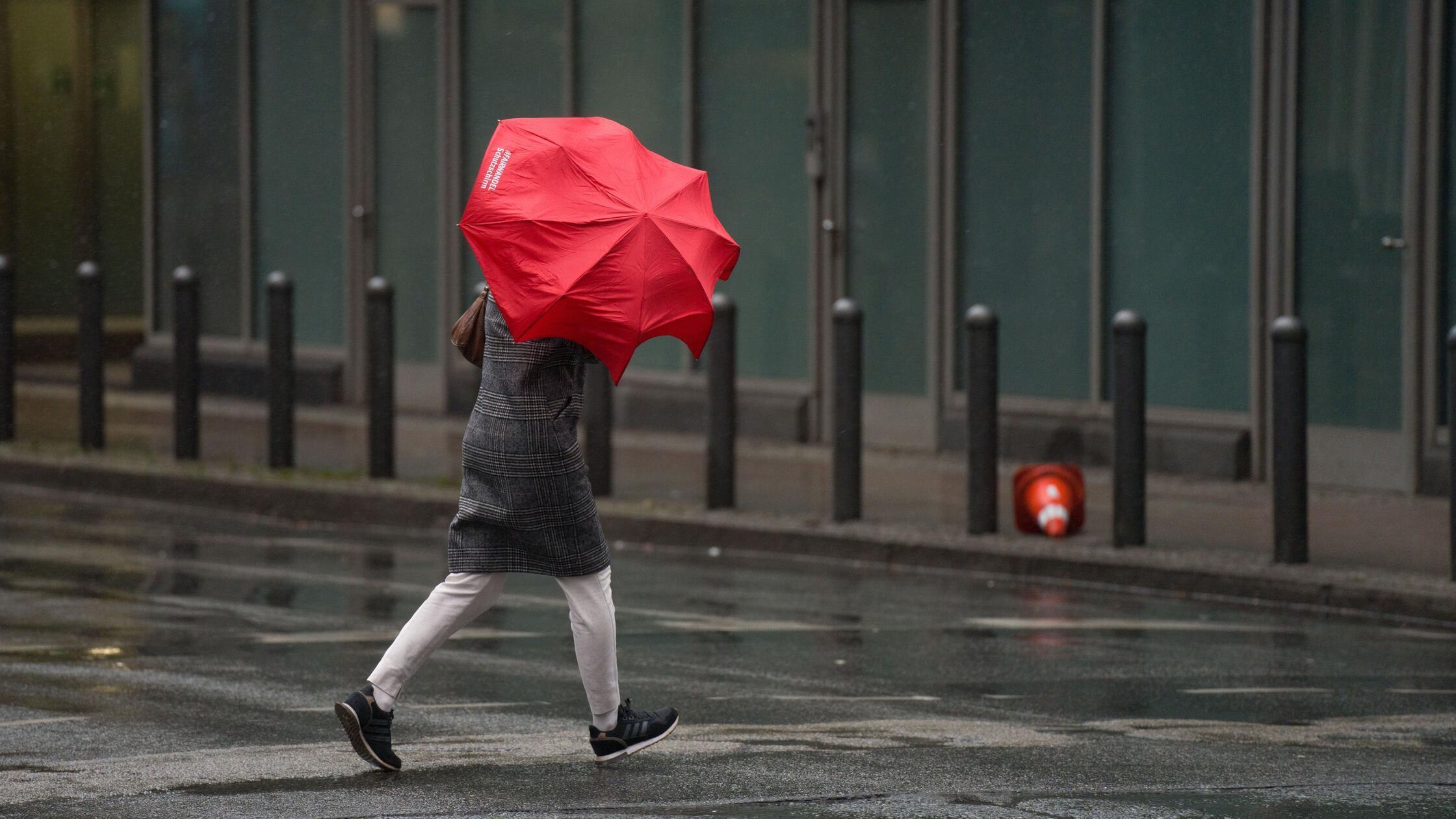 Orkan und Regen im Anmarsch: Tief Joshua bringt stürmisches Herbstwetter nach Franken