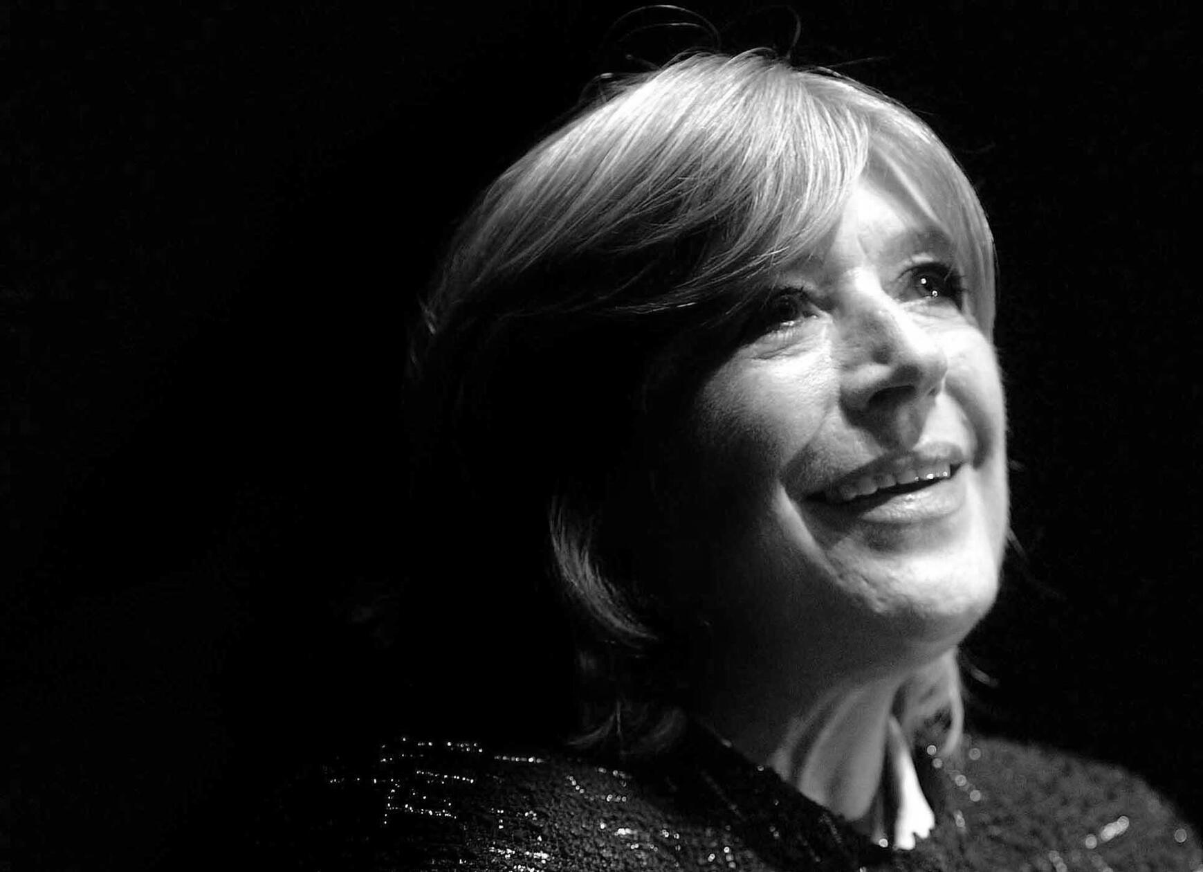Marianne Faithfull, britische Sängerin und ehemalige Muse der Rolling Stones ist tot. Sie starb am 30. Januar 2025 im Alter von 78 Jahren, wie die britische Nachrichtenagentur PA meldete. Zeit ihres Lebens wurde sie darauf reduziert, Jaggers Freundin gewesen zu sein. Nach Jahren der Drogensucht und des Absturzes wurde sie als Künstlerin selbstständig erfolgreich.