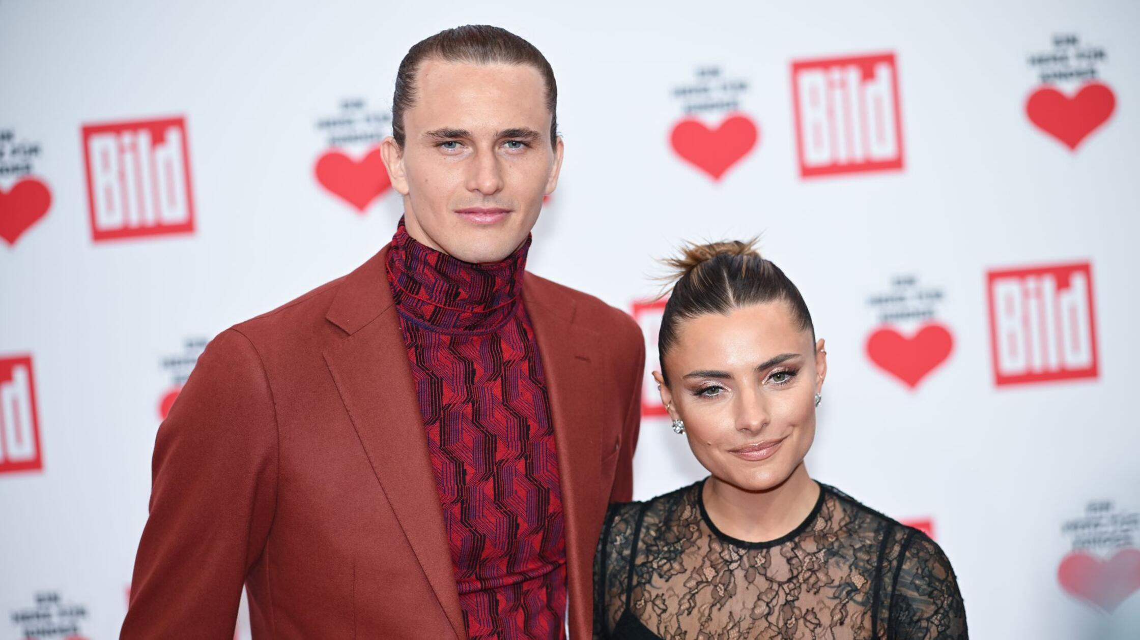 „Zwei Hauptfiguren und einer, der sich um beide kümmert“: Zverev und Thomalla zeigen Familienzuwachs