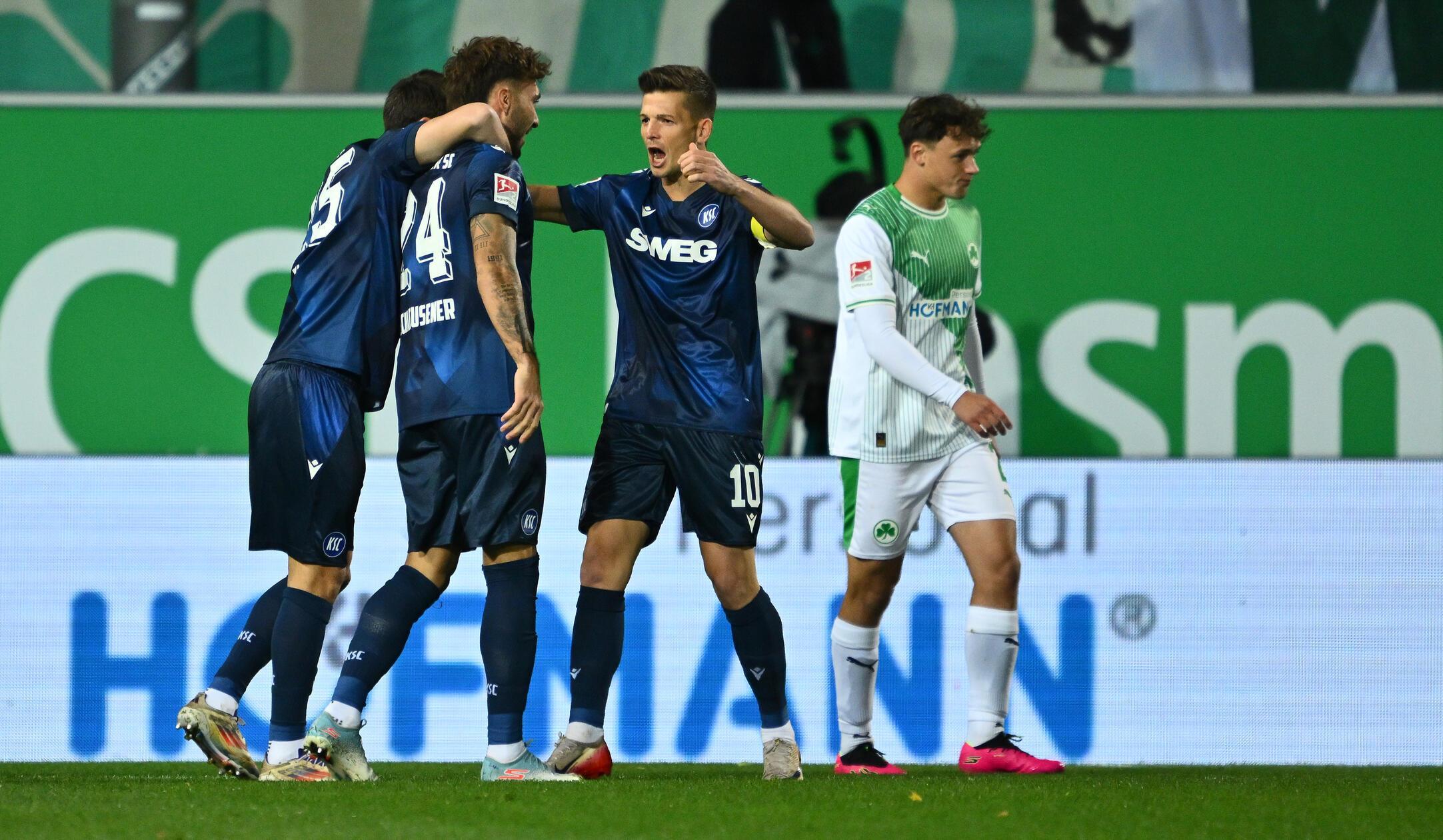 ...und Schleusener hält den Kopf rein - nach gerade einmal drei Minuten dürfen die Badener zum ersten Mal jubeln.