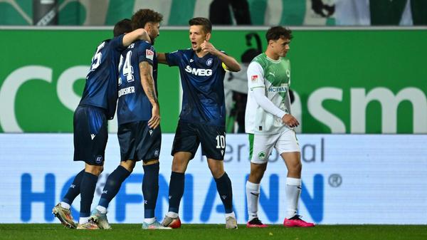 ...und Schleusener hält den Kopf rein - nach gerade einmal drei Minuten dürfen die Badener zum ersten Mal jubeln.