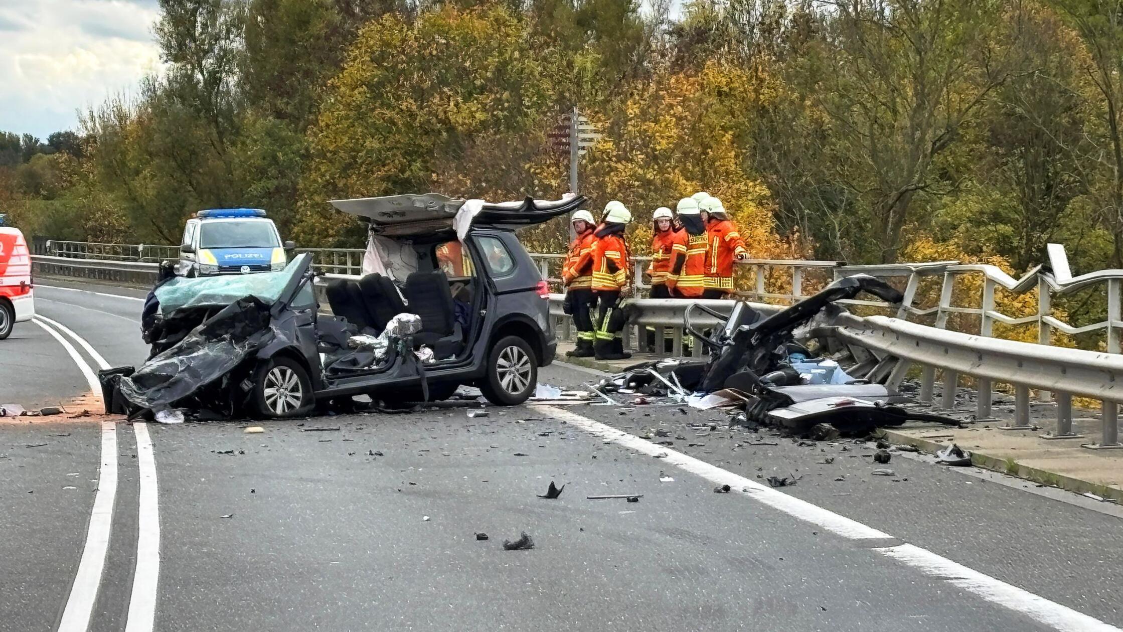 Auto stürzt nach Unfall in Mittellandkanal - drei Tote