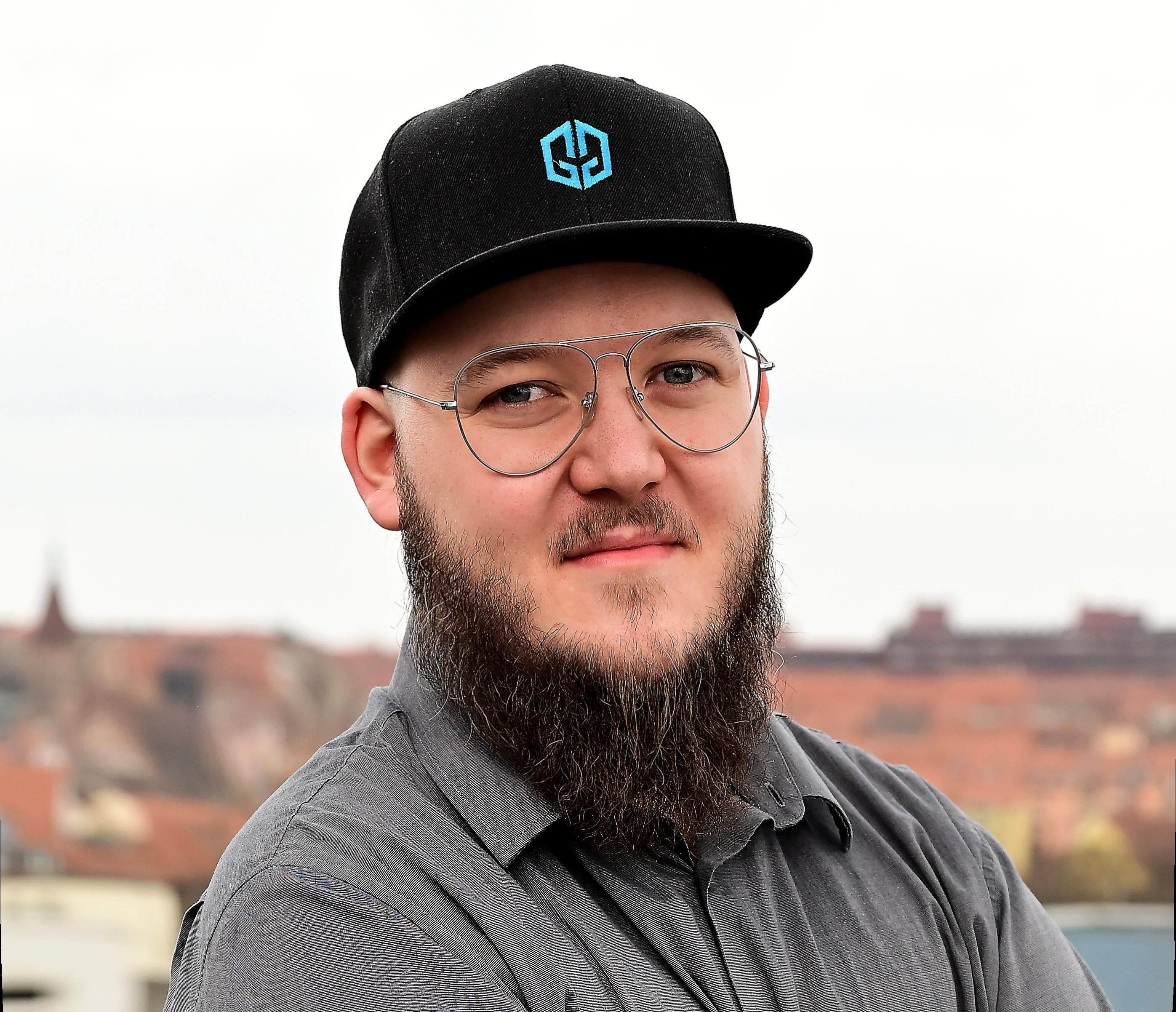 Andreas Hofbauer auf der Dachterrasse des Verlag Nürnberger Presse (VNP).