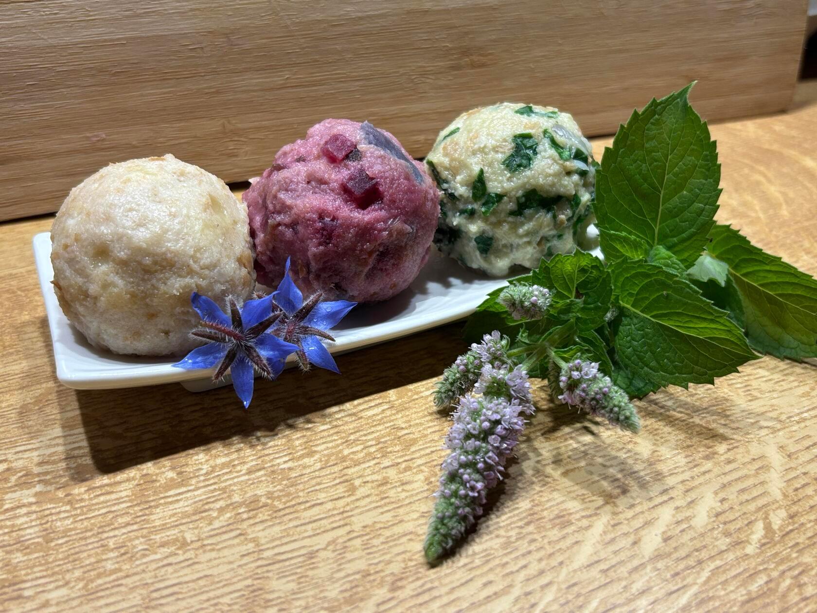 Diese dreierlei Knödel stammen von Alexandra Klaußner.